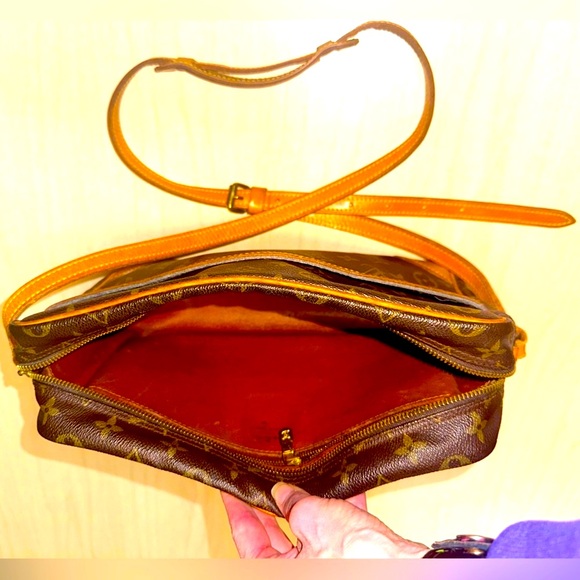 WOW POSHMARK Authentic Louis Vuitton GM Crossbody Bag = FESTIVAL & CONCERT TIME - Picture 12 of 15